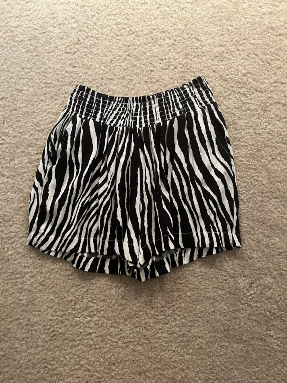 Makk Fashions Midnight Escape V-Neck Top & Elastic Waist Shorts Size Small View 5